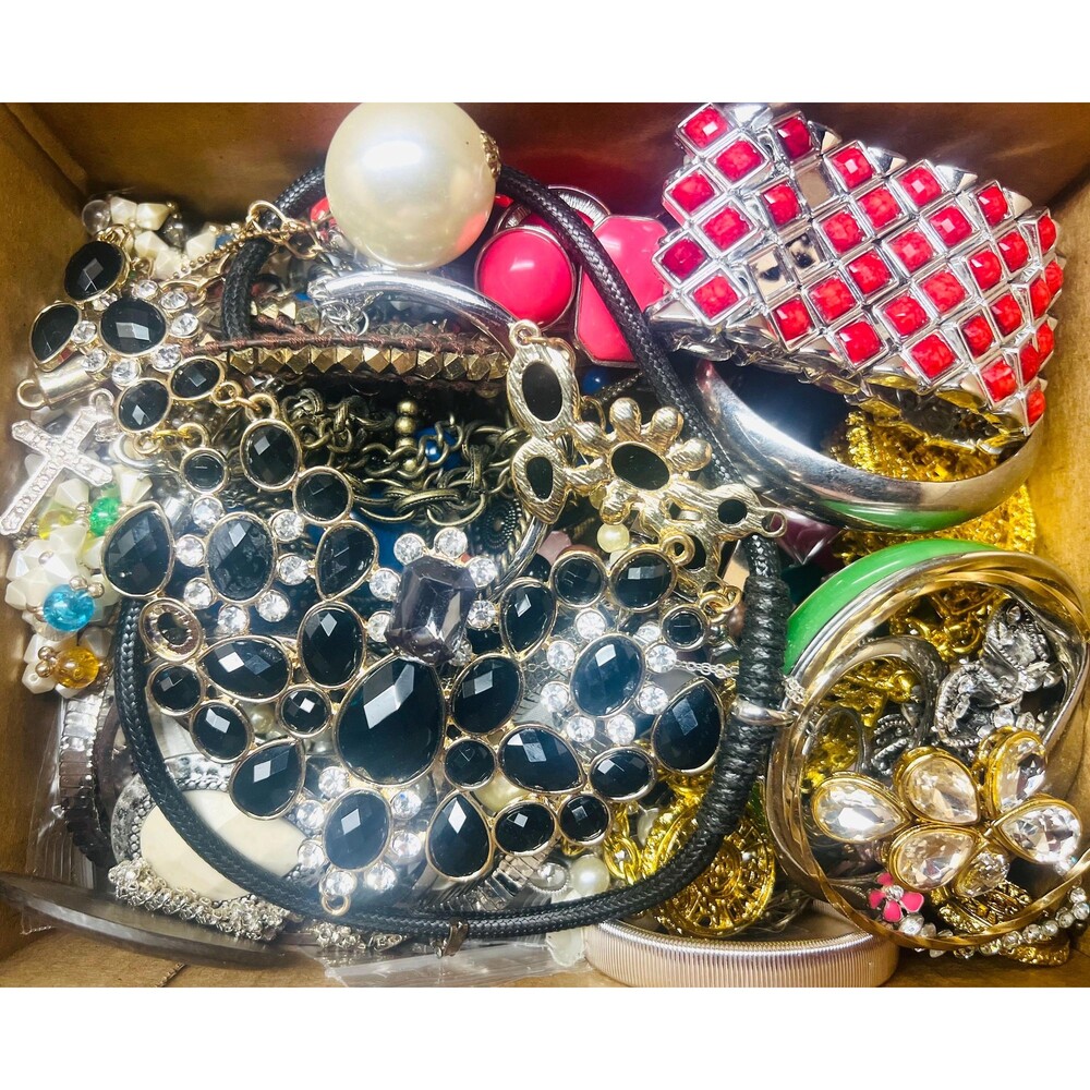 1 Pound Unsorted Vintage & Modern Jewelry Craft Broken Lot Treasure Hunt - Picture 4 of 9